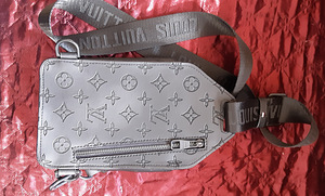 Meeste disainer crossbody kott (10 foto / 10)