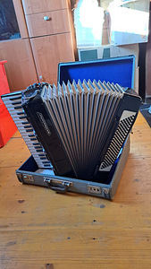 Accordion / Akkordeon (2 foto / 4)