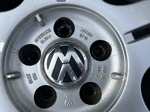 5x112 Volkswagen Passat 16" оригинальные диски с резиной (9 фото из 10)