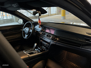 BMW 740 (11 фото из 14)