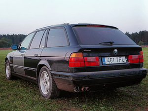 БМВ е34 520i Универсал (5 фото из 11)