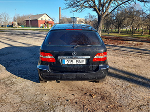 Mercedes-Benz B150 (6 foto / 9)
