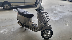 Vespa LX125 Touring (2 foto / 9)