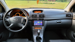 Toyota Avensis (8 foto / 11)