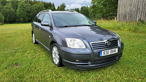 Toyota Avensis Executive (7 foto / 12)