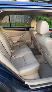 Toyota Avensis Executive (10 foto / 15)