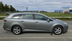 Toyota Avensis 2.0D Linea Sol (3 foto / 15)