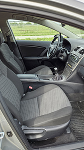 Toyota Avensis 2.0D Linea Sol (9 foto / 15)