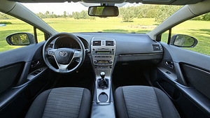 Toyota Avensis 2.0D Linea Sol (9 foto / 14)