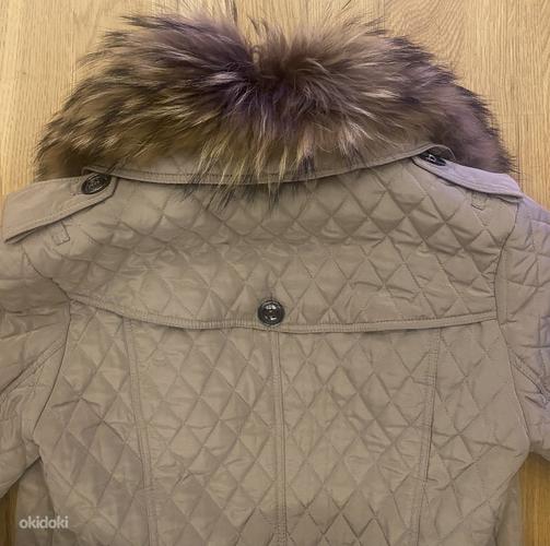 Бежевое пальто с воротником из лисы Burberry (фото #3)
