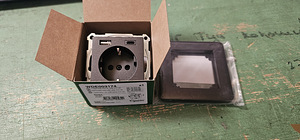 Schneider electric 220v + A+C розетка + антрацитовая рамка (1 фото из 1)