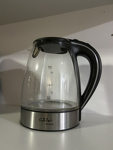 Gallet elektriline veekeetja valgustusega. (1 foto / 3)
