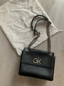 Calvin klein kunstnahast kott (1 foto / 4)