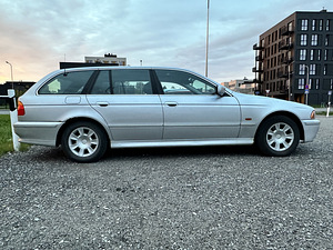 BMW 525i manual 141kw (6 foto / 9)