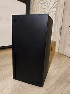 Xbox Series X + 2 kontrollerit (1TB SSD) (3 foto / 5)