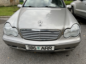 Mercedes-Benz c180 Kompressor (9 foto / 14)