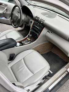 Mercedes-Benz c180 Kompressor (14 foto / 14)