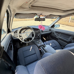BMW 320i Touring (9 foto / 10)