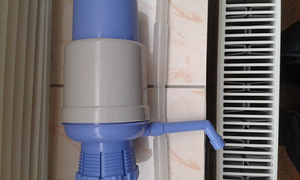 Mehaaniline pump pudelite 12 ja 19L jaoks (2 foto / 3)