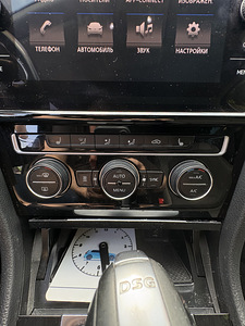 2017 Volkswagen Golf 2.0 TDI 110 кВт R-Line (11 фото из 15)