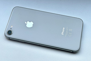 iPhone 8 64 GB Silver (3 foto / 6)