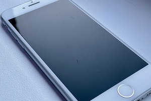 iPhone 8 64 GB Silver (6 foto / 6)