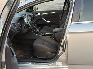 Ford Mondeo (7 фото из 9)