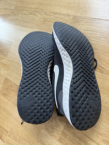 Laste Nike Revolution tossud, suurus 35,5, korralikud! (3 foto / 3)