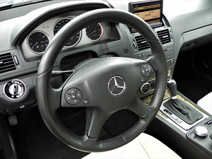 Mercedes-Benz C320 4matic, 165kw (11 foto / 15)