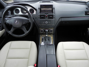 Mercedes-Benz C320 4matic, 165kw (12 foto / 15)
