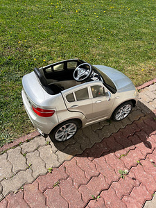 Elektriauto BMW X6 (3 foto / 4)