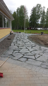Tänava- ja äärekivide paigaldus. Terassid. Piirdeaiad (2 foto / 2)