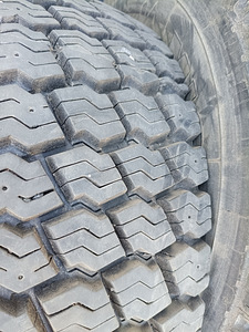 Rehvid 235/75R17,5 prott Michelin 4tk. (4 foto / 6)