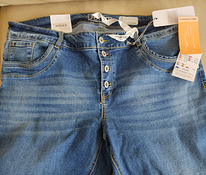 Продам новые джинсы,50 р; 17€