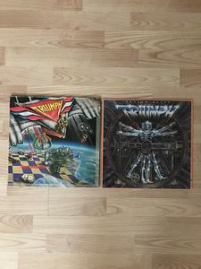 2 albumit Kanada rokkbändilt Triumph (1 foto / 1)
