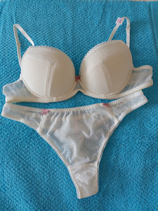 Uus pesukomplekt "Chic", EU -75 C/ EU - 42. (1 foto / 9)
