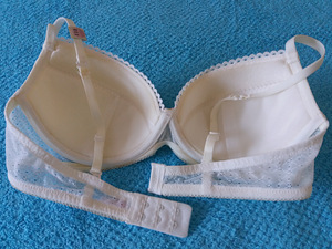 Uus pesukomplekt "Chic", EU -75 C/ EU - 42. (5 foto / 9)