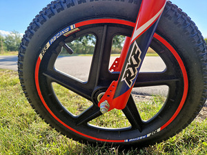 RXF Sedna 12" elektrimootoriga jooksuratas (1 foto / 8)