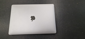 Müüa Macbook Pro 13 2020 (2 foto / 3)
