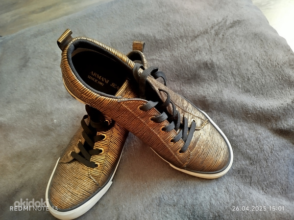 Armani ketsid
