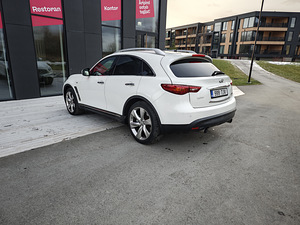 INFINITY QX70 (6 фото из 9)