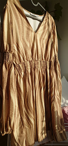 Платье nA-KD с длинными рукавами на 38 размер.