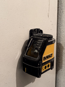 DeWALT DW088CG (3 foto / 3)