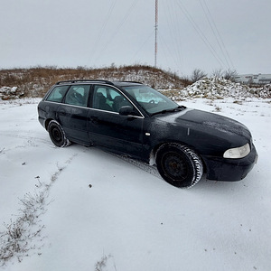 Audi A4 2.5TDI quattro 6 МКПП (8 фото из 11)
