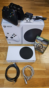Xbox Series S + Akudega Puldid + Laadimisalus + Mäng (1 foto / 1)