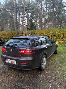 Alfa Romeo 159 1.9 дизель (2 фото из 8)
