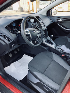 Ford Focus Universaal (7 foto / 9)