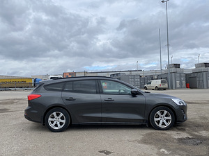 Ford Focus Universaal (7 foto / 12)