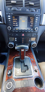 Volkswagen Touareg (8 foto / 9)