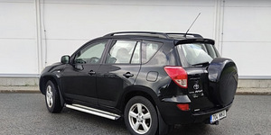 Toyota RAV 4 (6 foto / 9)